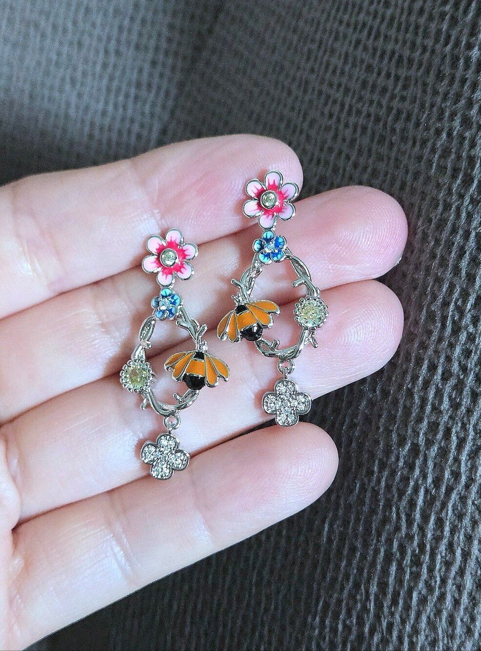 Cote d'Argent Whimsical🧚♀️ Bee🐝 and Flowers🌸 Earrings - NWT - Picture 8 of 16